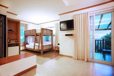 Quadruple Room with Sea View — Pinnacle Koh Tao Resort